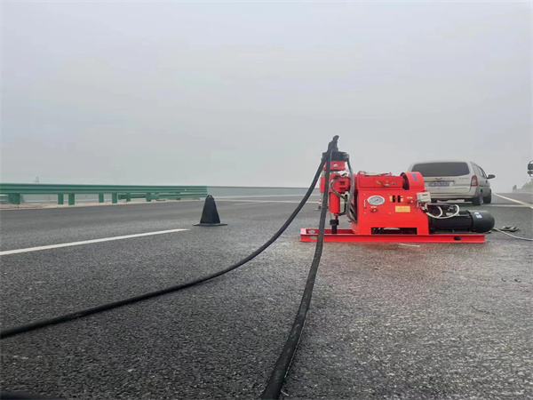 昆都仑马路路基路面开裂下沉注浆加固灌浆